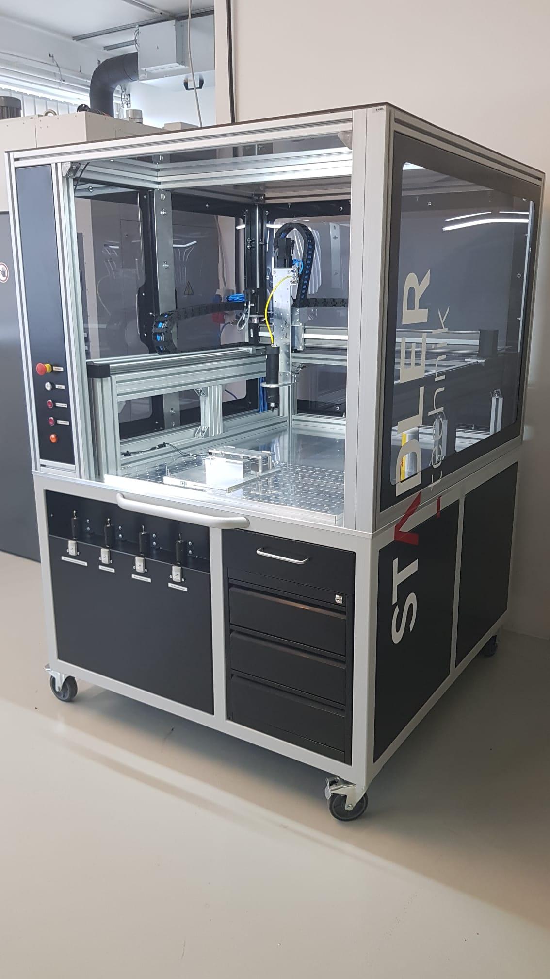 Precise bonding and sealing with igus room portal