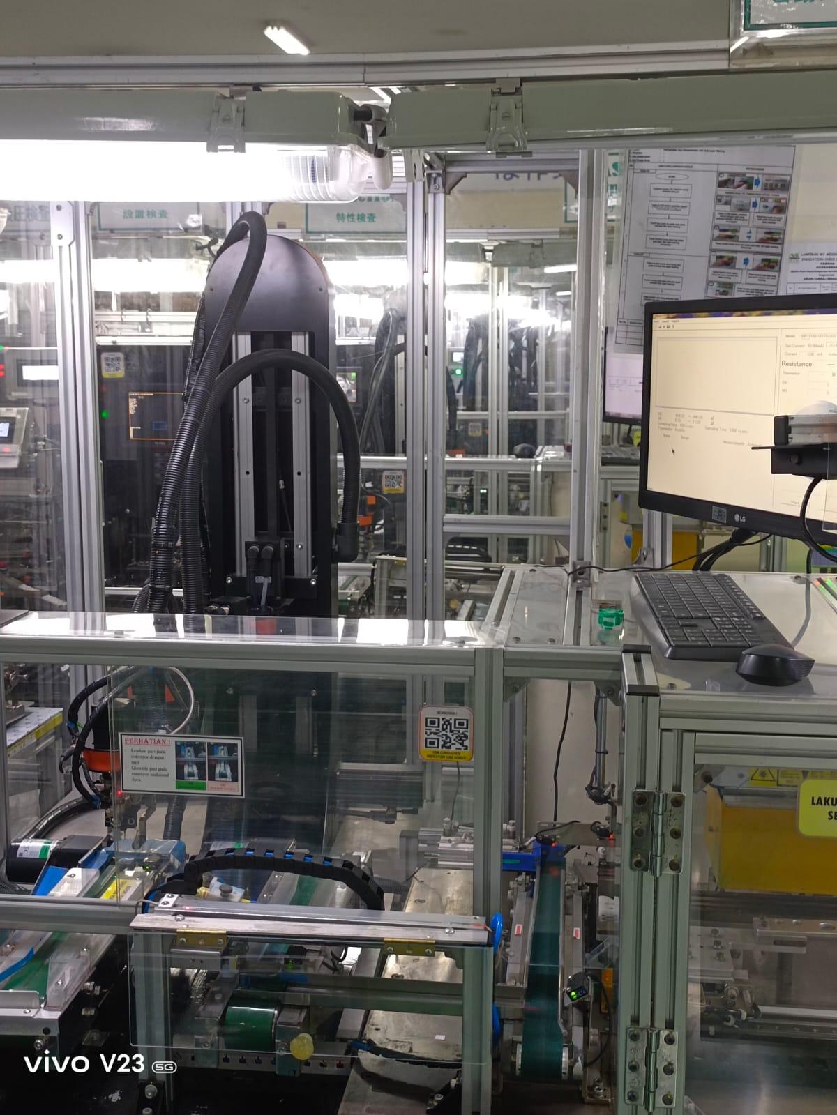 Quality control of plastic caps with SCARA robot