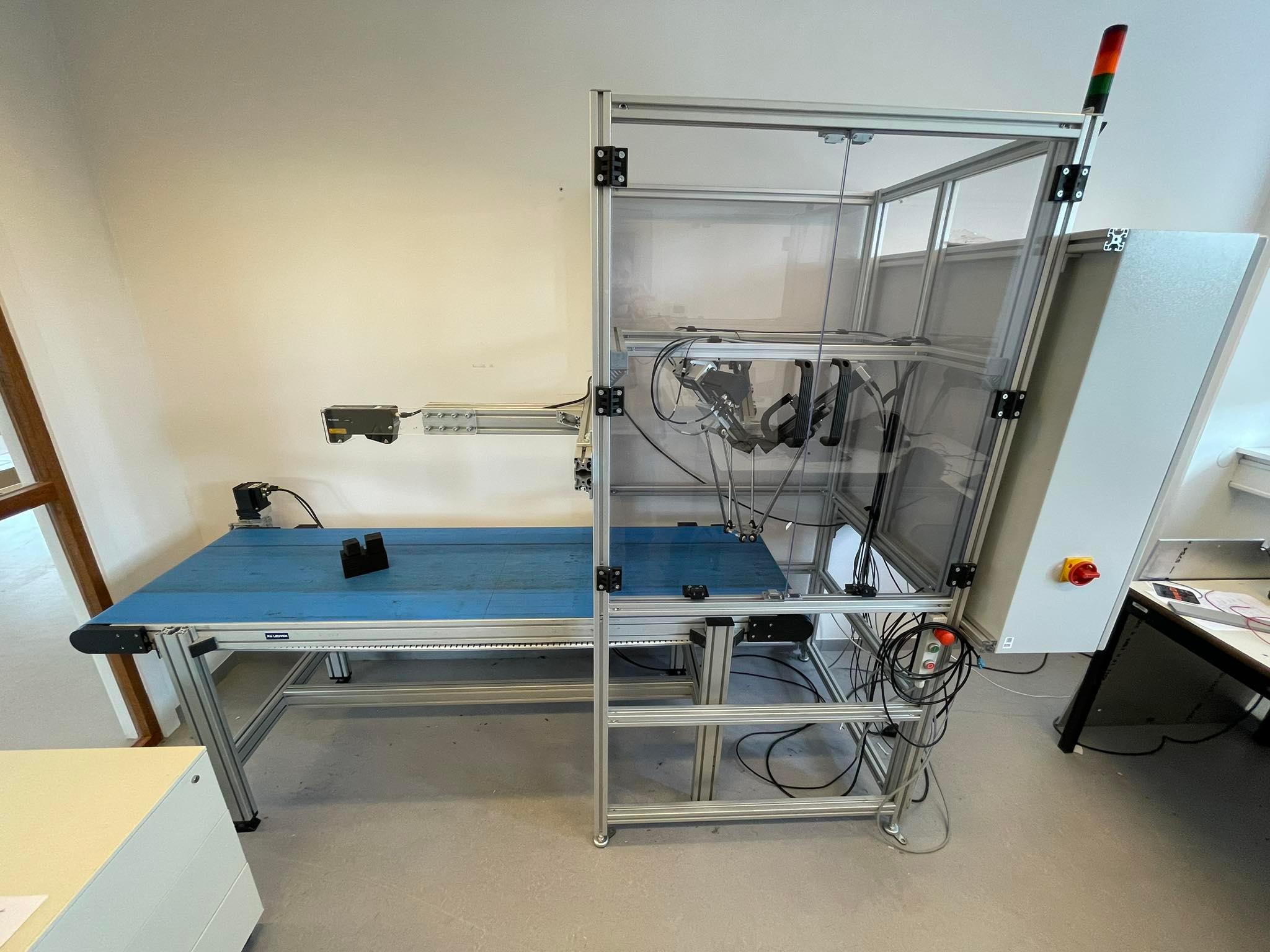 Conveyor belt sorting system with the 3-axis delta robot