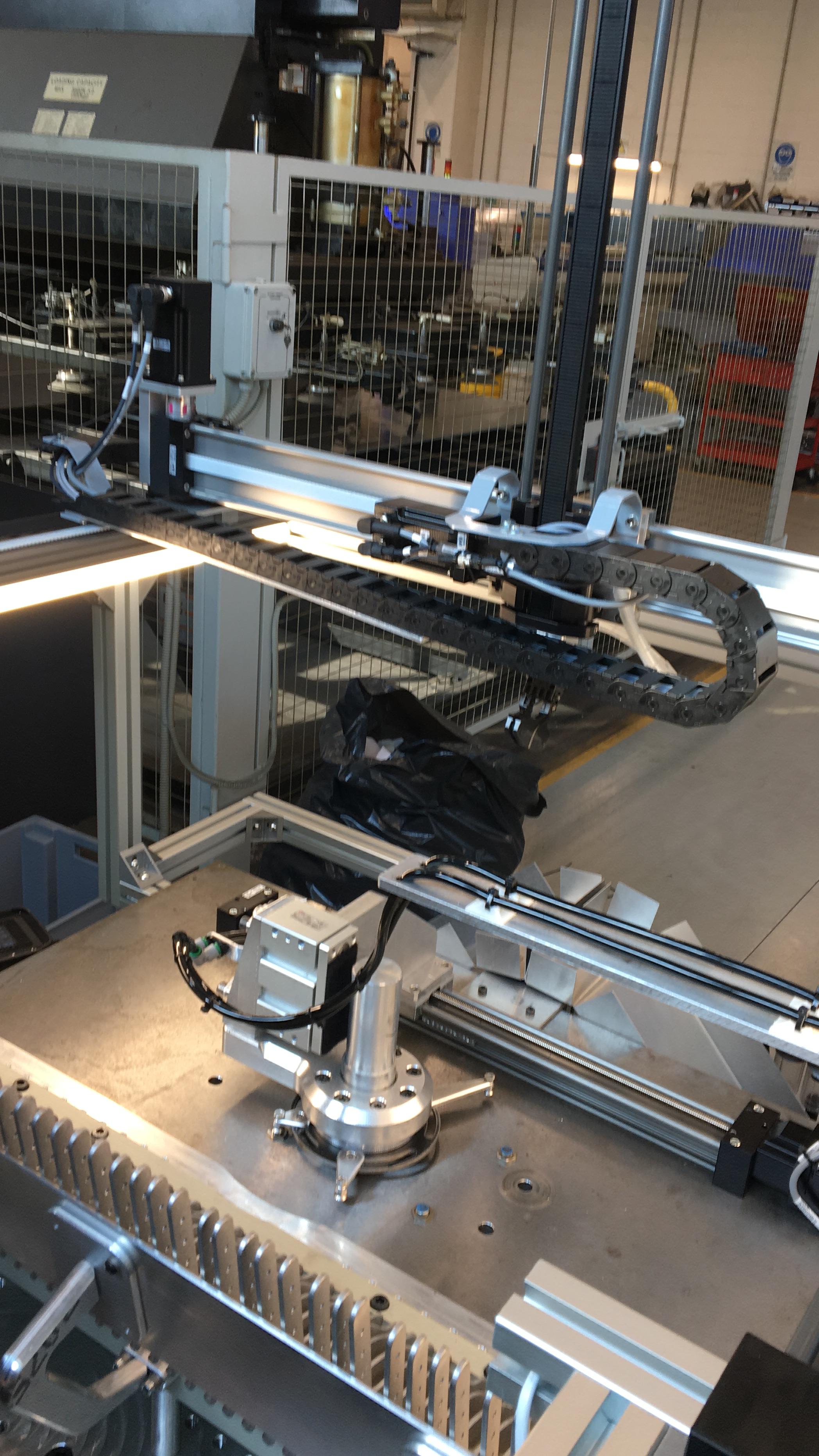 Arm rail bending system with igus gantry and igus robot control
