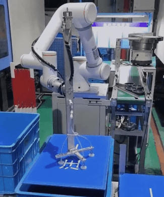 Fairino FR5 Robotic Solution for Layer Pad Handling in Product Packaging Boxes